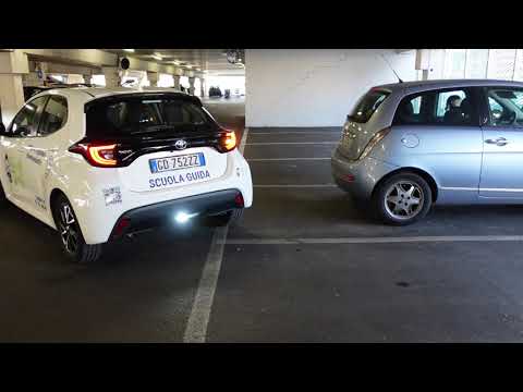 Parcheggio in retromarcia ad L