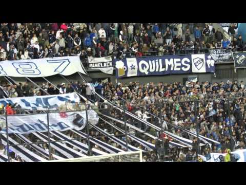 ""Es la azul y blanca la que me conquistó" frente a San lorenzo" Barra: Indios Kilmes • Club: Quilmes