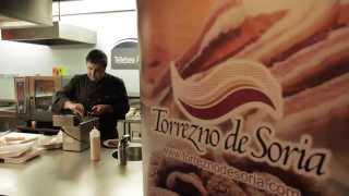 preview picture of video 'Torrezno de Soria en Vitoria-Gasteiz. Y tú, ¿qué adjetivo le pondrías al #TorreznodeSoria?'