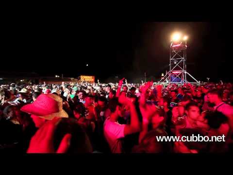 MONEGROS DESERT FESTIVAL 2010 CROWD WITH OBI AND LUKS