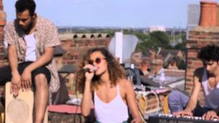 Izzy Bizu - Fools Gold (Rooftop Sessions)
