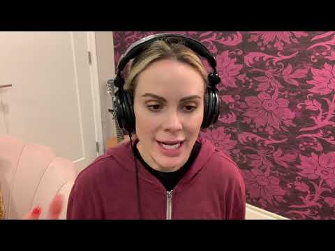 Emmy winning singer reacts to Ofra Haza “live from the Mimeni” (1987) [Miki’s Singing Tips 🎤]