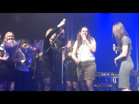 Bedankje voor Wiep Laurenssen na de Talent Showcase in de Pul Uden