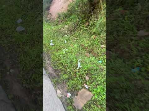 Sujeira em Jundiai bairro dos Fernandes. Estrada velha de Sao Paulo - Campinas