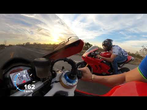 DUCATI PANIGALE 1299S [vs] PANIGALE V4S