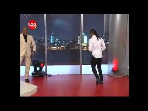 Fabio Dance a dancar o African Central Soul(Guitar Mix) by Homeboyz Muzik.flv