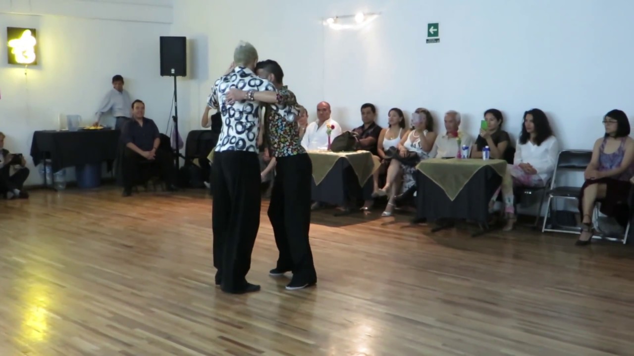 Juampy Ramirez & Daniel Arroyo interpretan Mozo Guapo