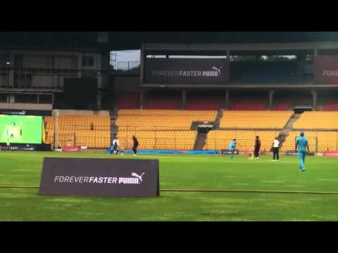 Video: Usain Bolt hits Yuvraj Singh for a huge six