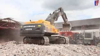 preview picture of video 'VOLVO EC700B HR LOADS CRUSHER / belädt SANDVIK Prallmühle QI240, Winnenden, 2013.'