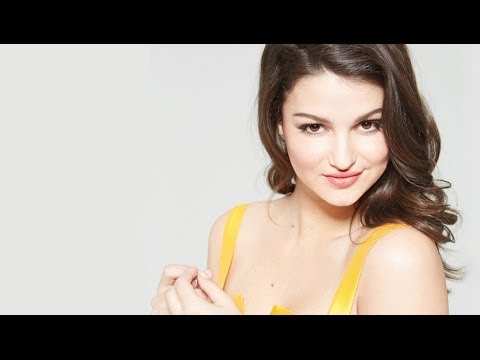 Century 21 Department Store Talks With Singer-Songwriter Lily Lane