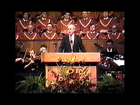 John MacArthur singing 'Find Us Faithful' at Grace Community Church 1991