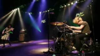 Blood Red Shoes - It&#39;s Getting Boring By The Sea