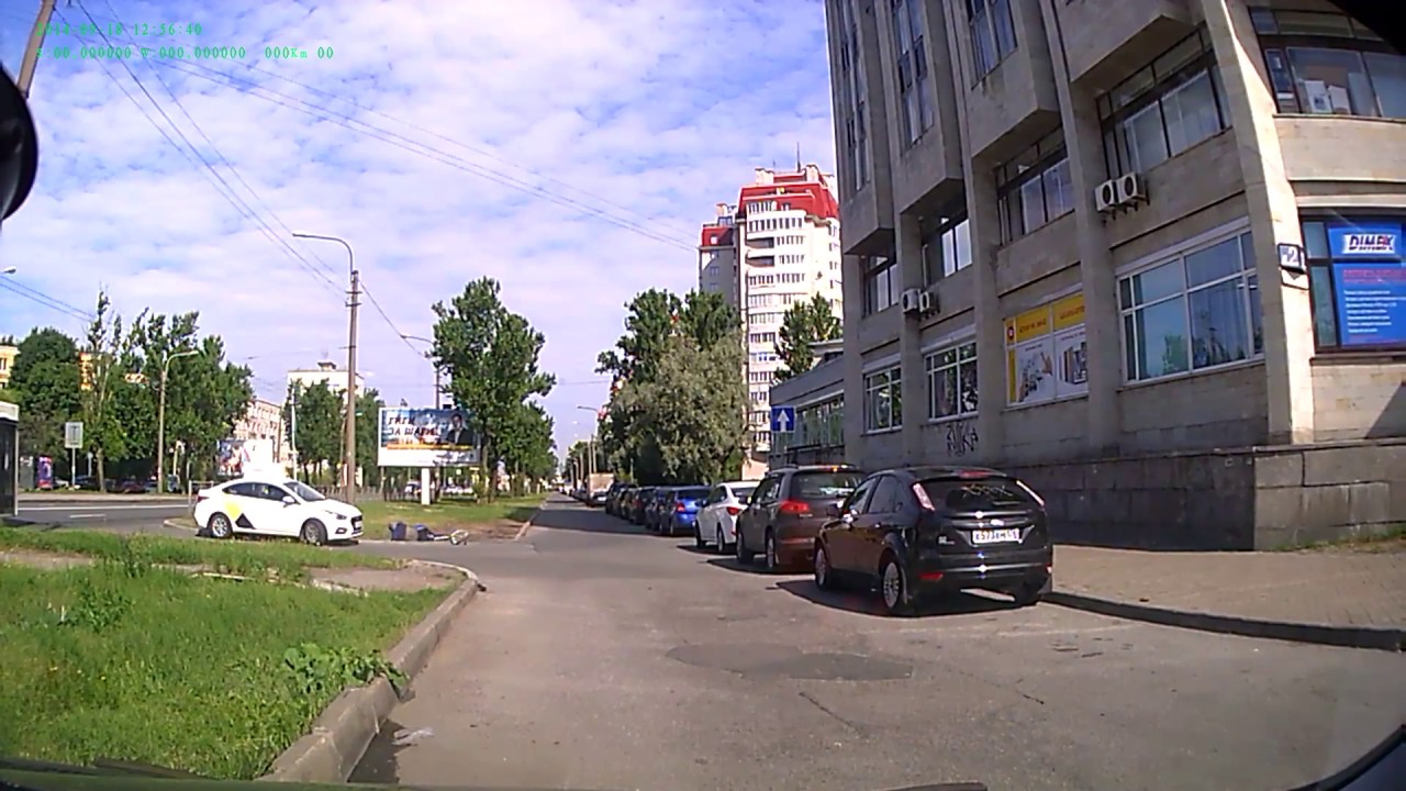 Автоледи сбила велосипедиста в Санкт-Петербурге