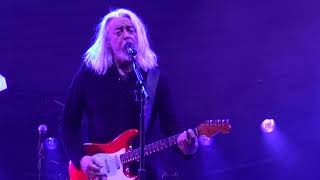 Woman in chains Tears for Fears live Video