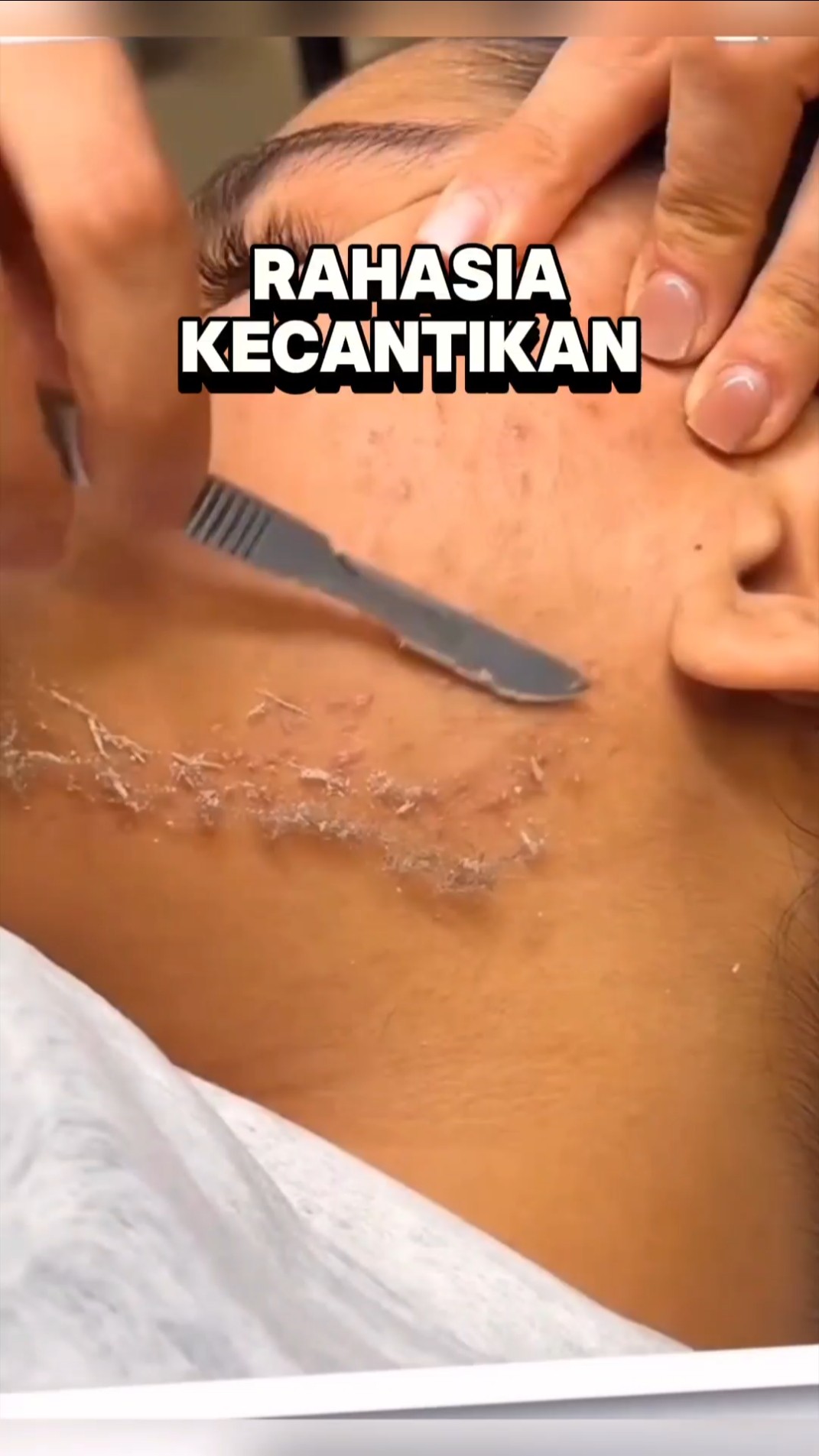 Perawatan sederhana ini bisa jadi rahasia kulit sehatmu! 🌟 Siap membersihkan dan menjaga kecantikan wajah dengan mudah.