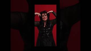 Suomalaisen popmusiikin kuningatar Kaija Koo julkaisee perjantaina uuden Räsypokka-biisin!❤️🔥