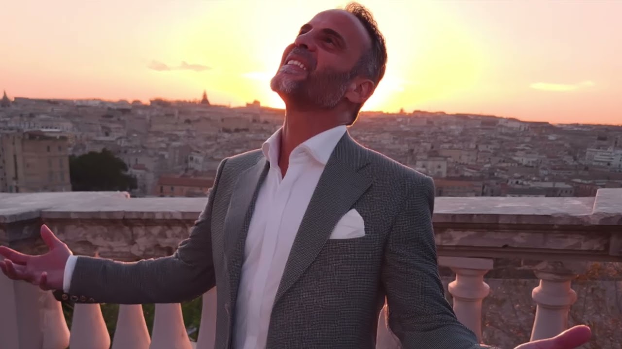 YIANNI LIVE! thumbnail