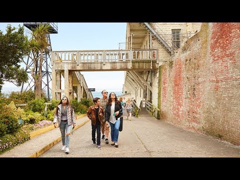 San Francisco Hop-On Hop-Off Ticket and Alcatraz Tour