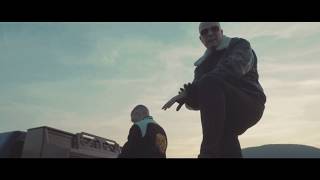 Le Monde Est À Mes Pieds Lyrics English Translation