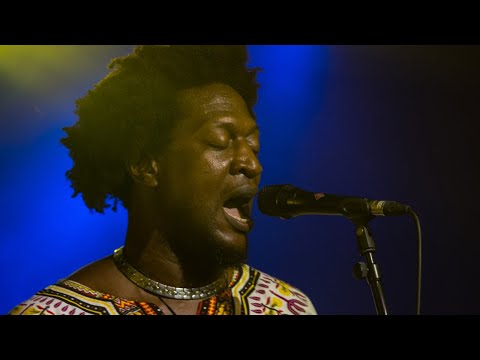 MAX MONA chante EUGENE MONA - Siano