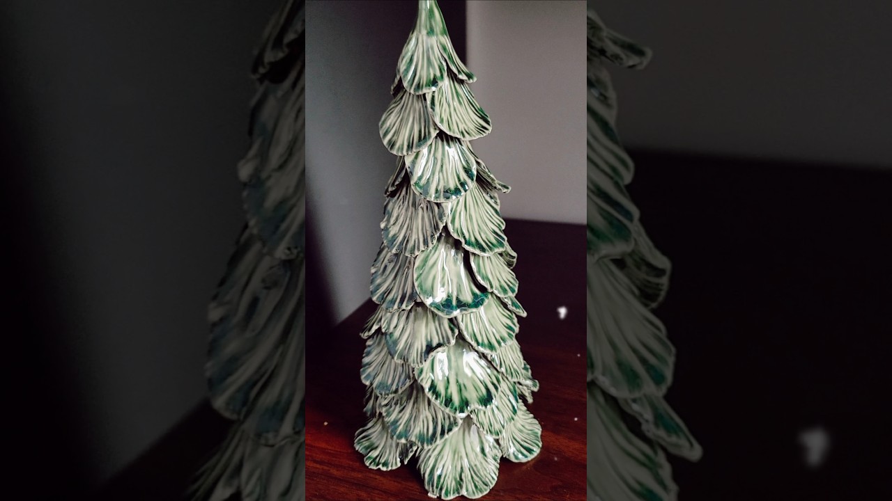 Make a Christmas tree with me to decorate your home for the holidays 🎄 #clay #Christmas #craft