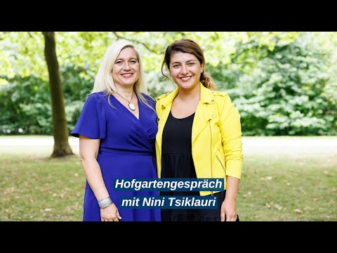 Hofgartengespräch mit Europaministerin Huml und Pro-Europa-Aktivistin Nini Tsiklauri - Bayern