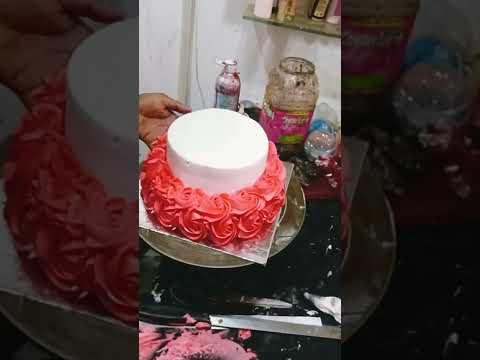 New cake vanilla strawberry simple design