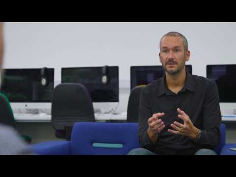 Eric Stoller talking about Social Media