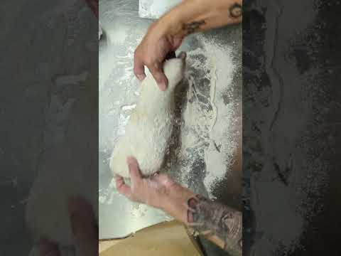 Wurzelbrot abstechen und formen