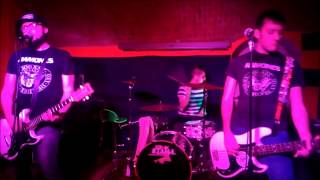 preview picture of video 'Ratbones - Glad To See You Go (Ramones) - Live HD @Spazio Ligera 9/01/2015'