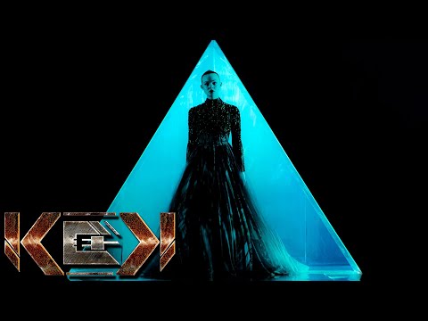 Chris Keya & Noelle Chiodo - No Room For Love (Official Video)  | DISKONEKT (Synthwave / Synthpop)