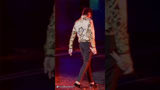 We Alive --Kris Wu at 2018 toutiao awards ceremony