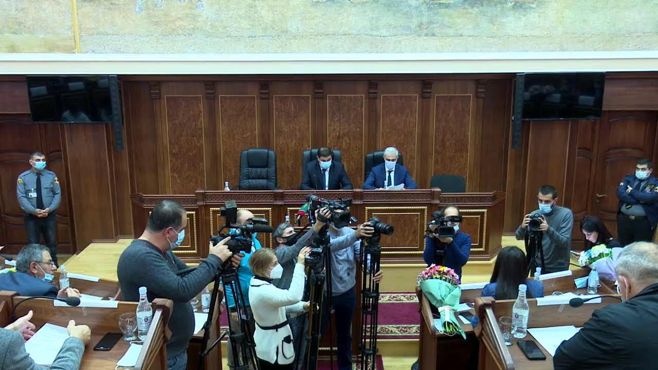 Ուղիղ. Գյումրու նորընտիր ավագանու առաջին նիստ 