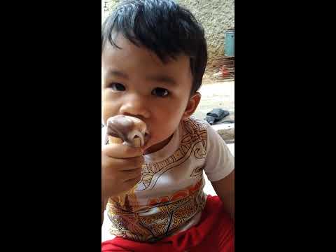 Labib Makan Es Cream Cornetto !!!!