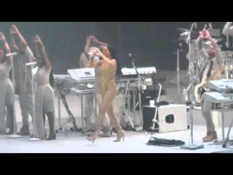 download lagu mp3 mp4 Rihanna Bowl Edmonton, download lagu Rihanna Bowl Edmonton gratis, unduh video klip Rihanna Bowl Edmonton
