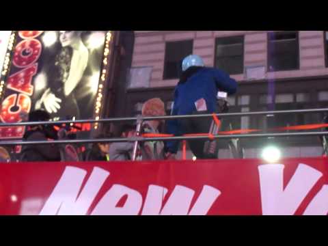SHINee Kangta and f(x) @ times square 10/22 [1] SMTOWN NYC I AM Movie