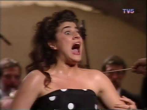 26 year old Cecilia Bartoli - Recital Antibes 1992