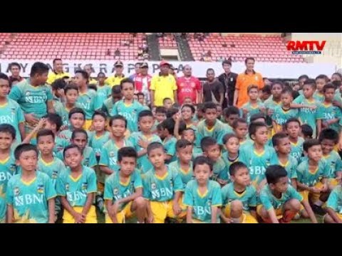 Coaching Clinic Sepak Bola Oleh Peserta Anak Terbanyak