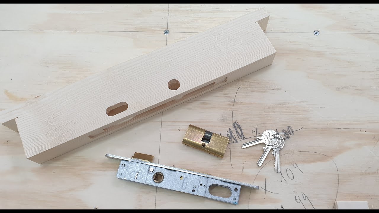 Come incassare una serratura per porta su montante