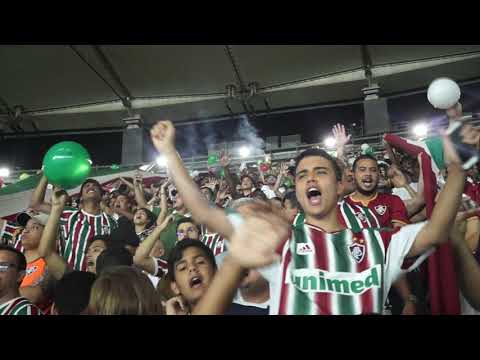 Hino do Fluminense cantado pela torcida no Maracanã em duelo contra o Peñarol