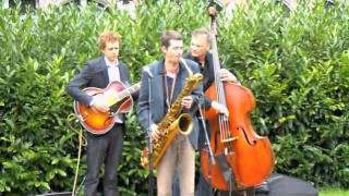 Rik van den Bergh Trio @ North Sea Round Town 2011 (#1)