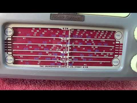 Vintage Radio from Australia   ' Little  Nipper ' by HMV