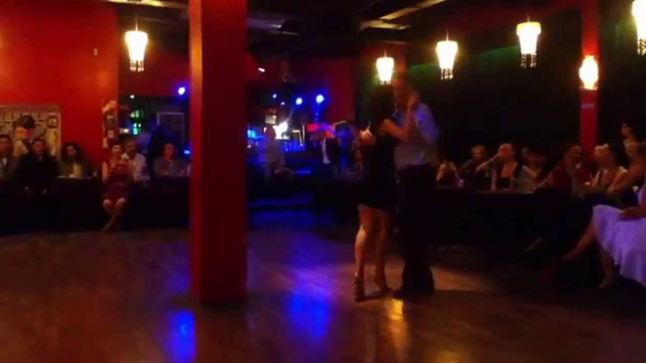 Bailaron los cumplañeros en El Beso, Lucia Plazaola, Betty & Claudio Strang. 20/09/15