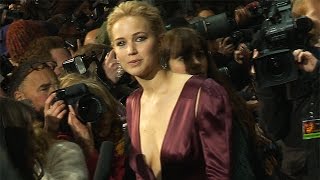 KATNISS KLAUT ! | THE HUNGER GAMES - MOCKINGJAY: Part 2 | WELTPREMIERE in Berlin