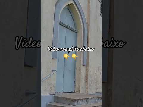 igreja centenária com cemitério datado do ano de 1800