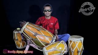 Download lagu 80jt bulan nyeungseurikeun versi Rusdy oyag (cover) solo kendang mp3