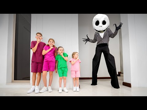 Jack SKELETON Aufgenommen von einer Überwachungskamera in unserem Haus | Vania Mania DE