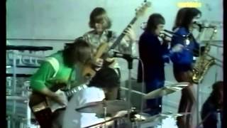 Terry Kath and Chicago "Questions 67 & 68" and "I'm A Man" 1969