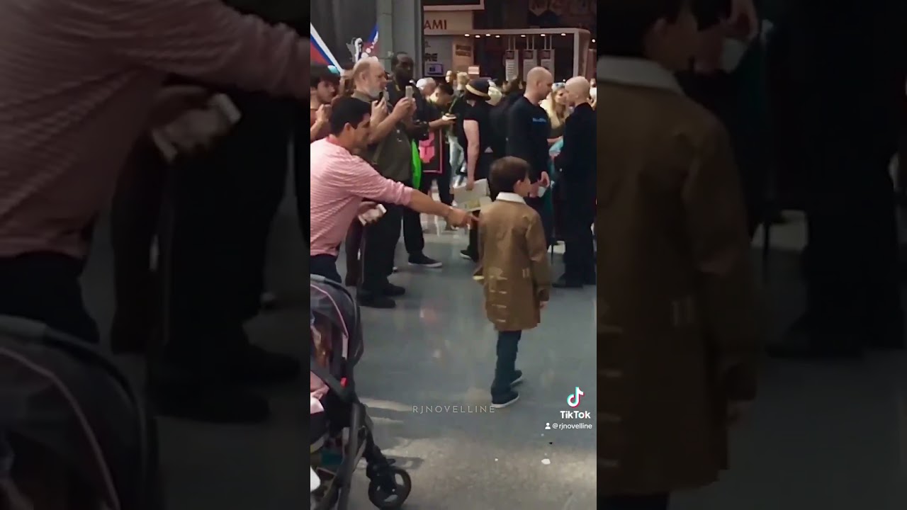 The kids were so cute #comiccon #cosplay #cosplaygirl #dressmaking #gown #weddingdress #photography