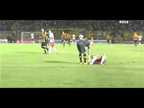 Gastón Guruceaga ayuda a Ezequiel Miralles le convierten gol y no lo convalidan